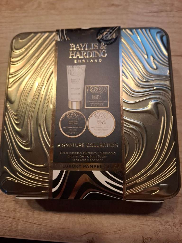 Baylis and Harding Luxury Pamper Tin 