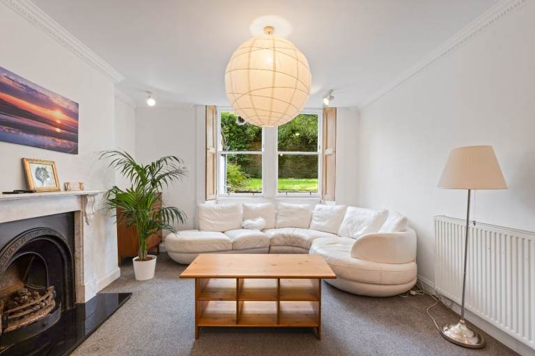  - HMO  3 Bedrooms/ 2 bathrooms- Beautiful flat with gas C/H.  Move in condition + private garden
