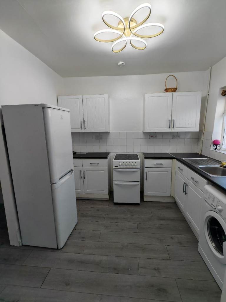 2 Bedroom Apartment, 1 Bathroom, Central Location - Now Available - 750 PCM