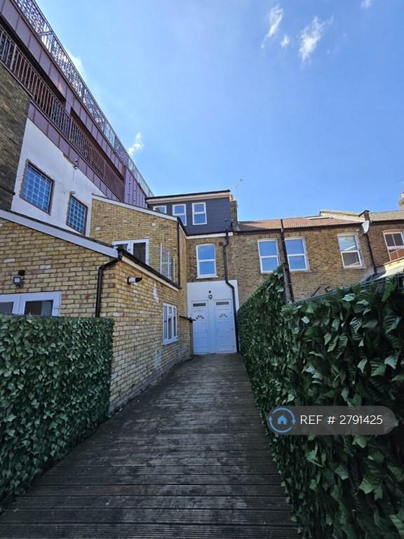 2 bedroom flat in Heron Mews, Ilford, IG1 (2 bed) (#2791425)