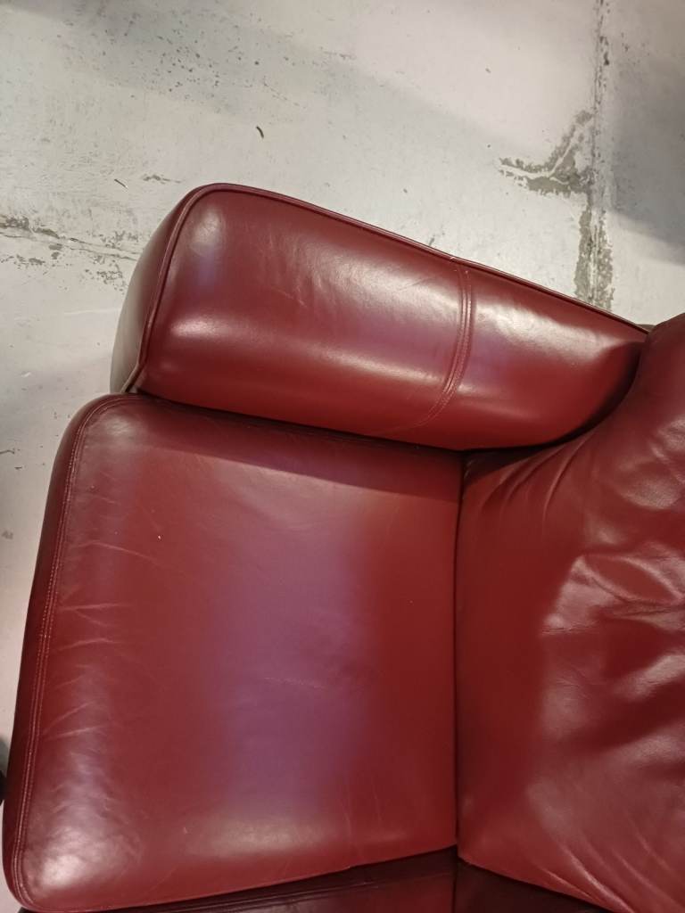 Red leather two-piece suite 