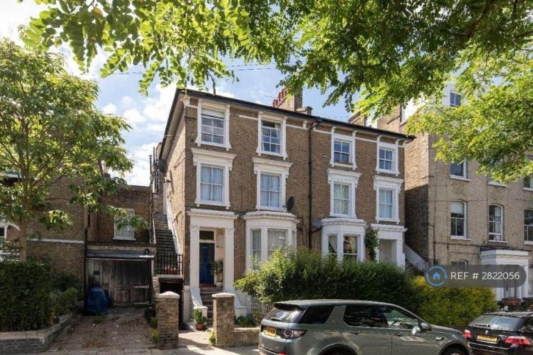 1 bedroom in Talfourd Road, London, SE15 (#2822056)