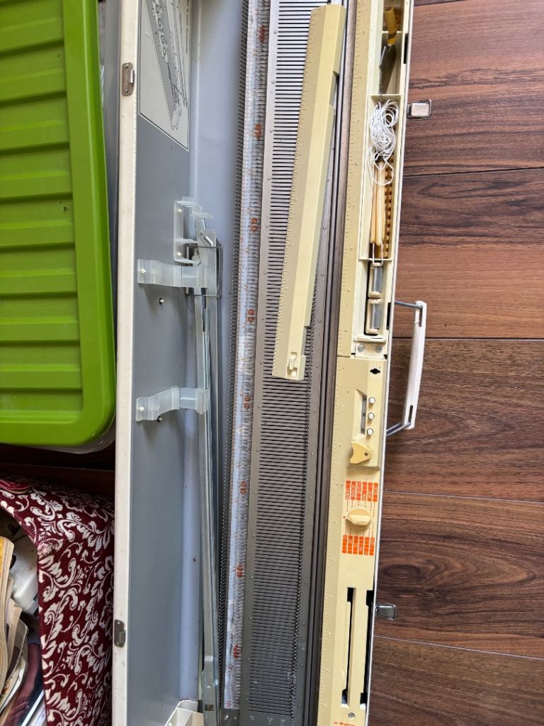 Toyota KS901 punch card Knitting Machine and Ribber plus knit Tracer and lots of Magazines