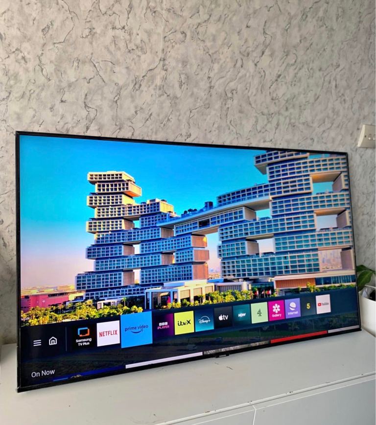 Samsung 43” 4K Smart   WiFi Ultra Hd led tv   excellent condition  Wall Mountable