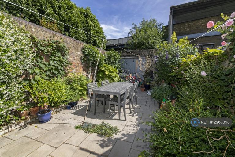3 bedroom house in Roupell Street, London, SE1 (3 bed) (#2967393)