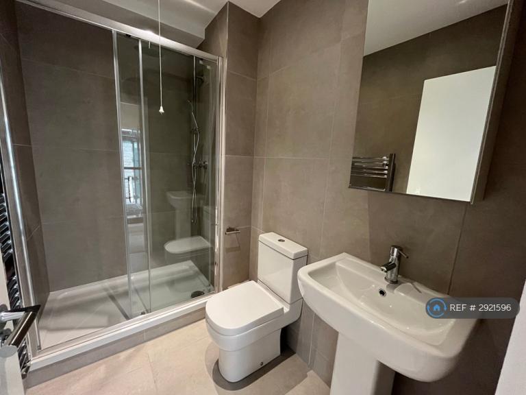 1 bedroom flat in New Briggate, Leeds, LS2 (1 bed) (#2921596)