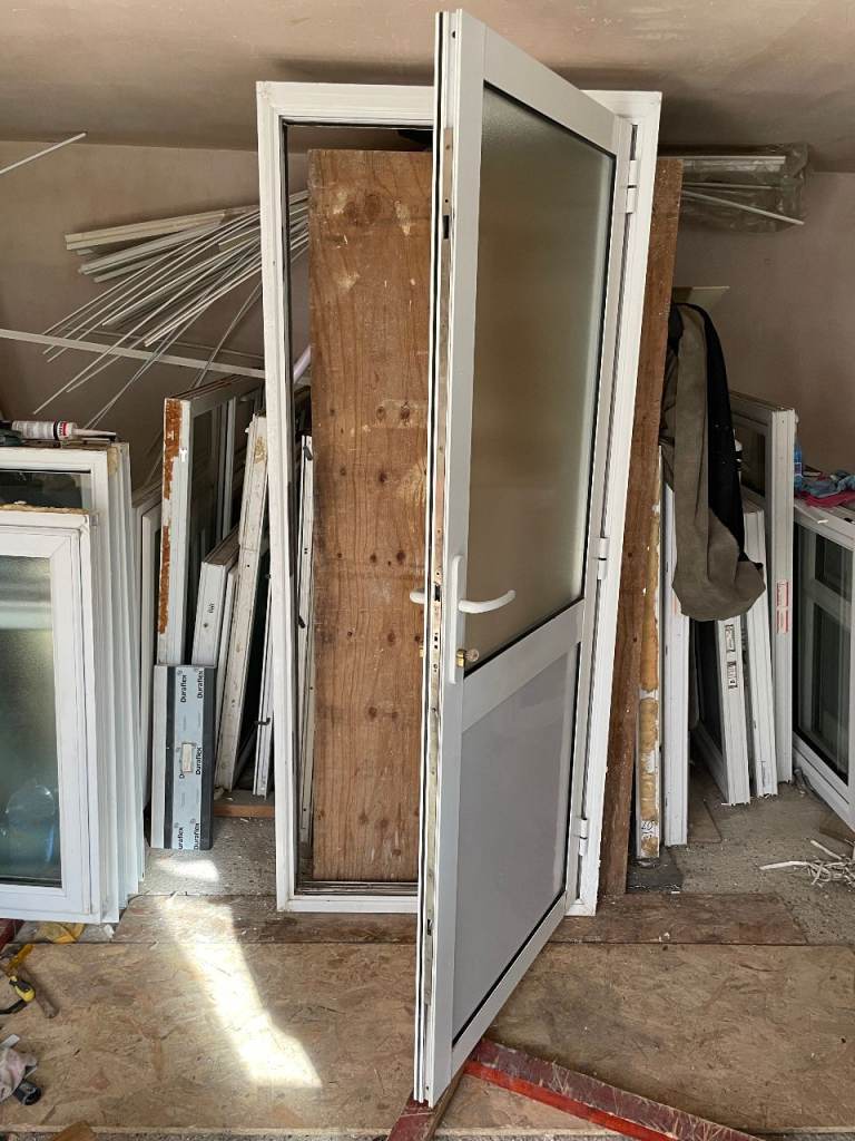 207\208.5 x 89 cm - MODERN ALUMINIUM DOUBLE  GLAZED DOOR - OBSCURE GLASS**OPENS OUT** (REF: DX234)