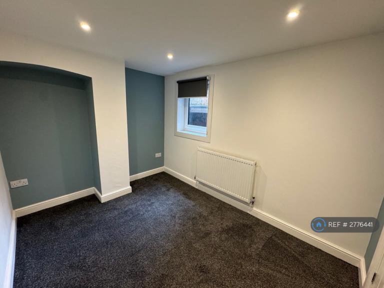 1 bedroom flat in Warmsworth Road, Doncaster, DN4 (1 bed) (#2776441)