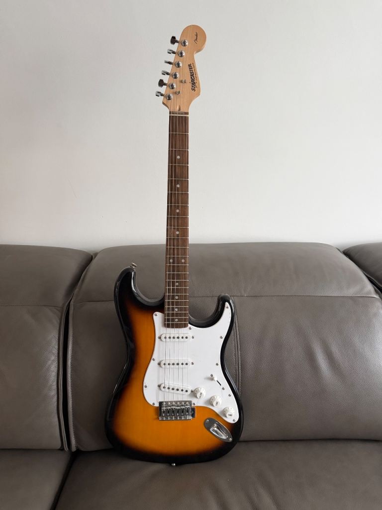 Starcaster Sunburst by Fender 