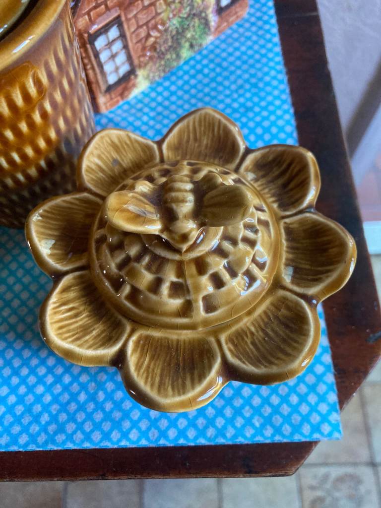 Vintage Honey Pot (Sunflower and Bee Design) reasonable offers accepted