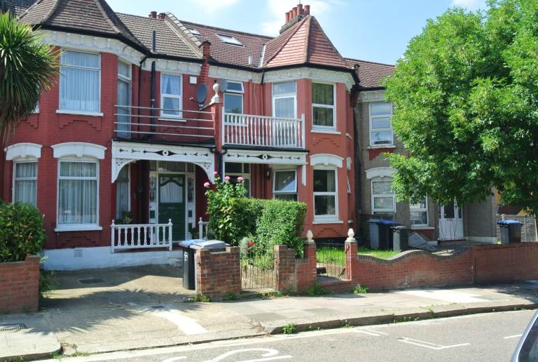 Large double room to rent near Dollis Hill Station