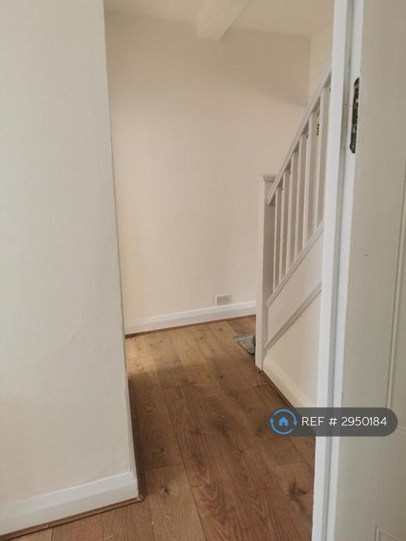 3 bedroom flat in High Street Bromley, Bromley, BR1 (3 bed) (#2950184)