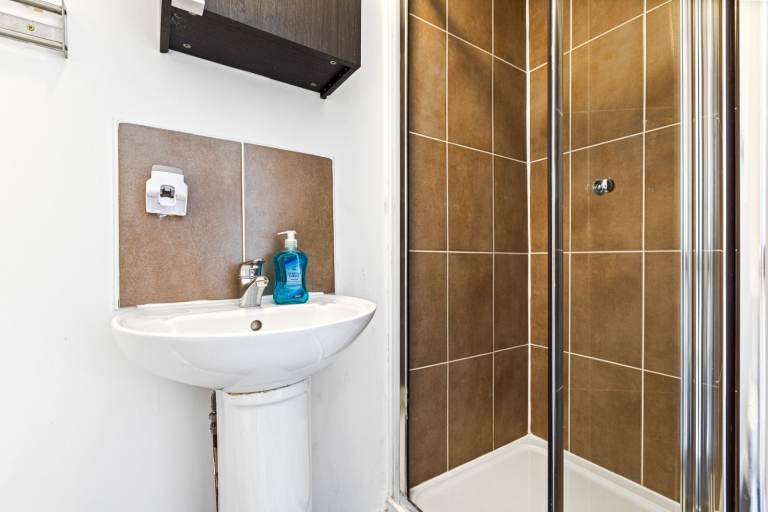 2 x Double Ensuite Rooms - NO DEPOSIT - MOVE IN TODAY!