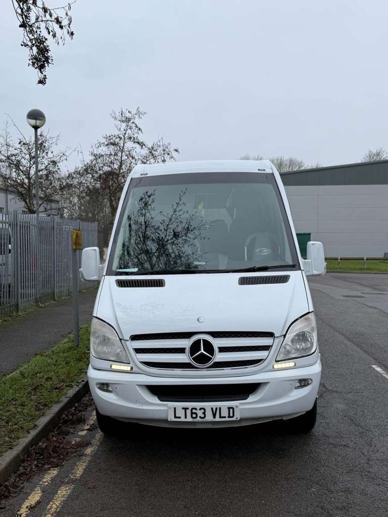 Mercedes-Benz, Ferqui Sunset 19 seat + Driver