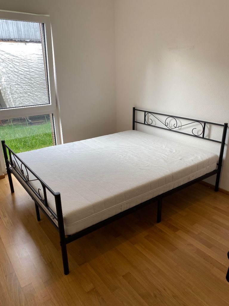 Mattress in excellent condition - Standard Double