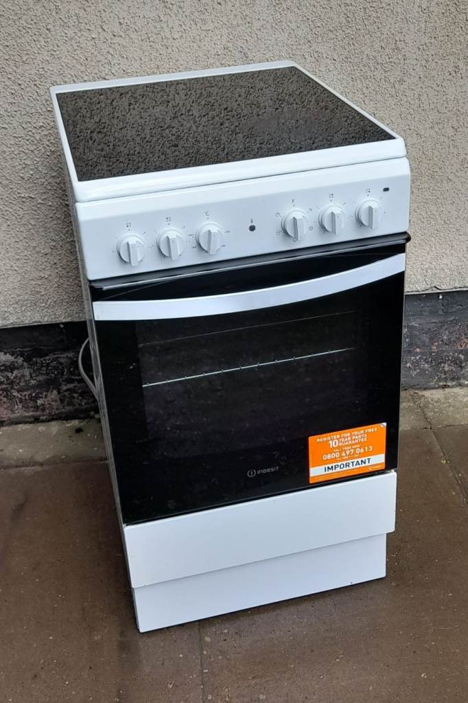 ELECTRIC COOKER: INDESIT, 50CM WIDE * delivery available *