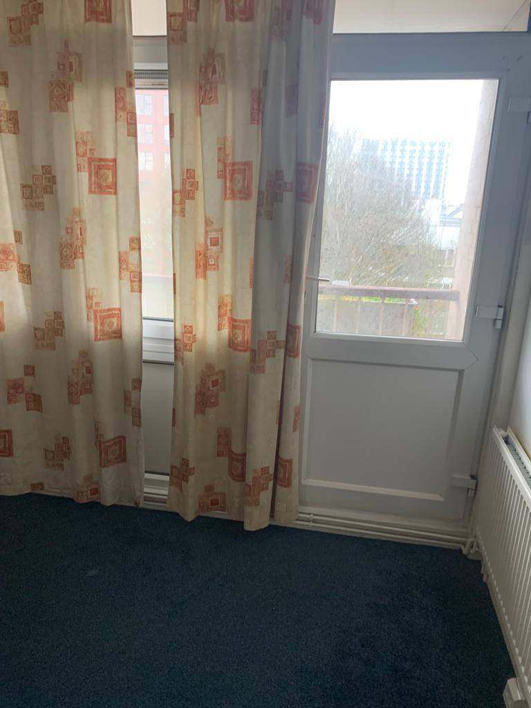 1 Furnished Room left at sharing flat available. £600pm for single/£1000pm for couple, incl costs