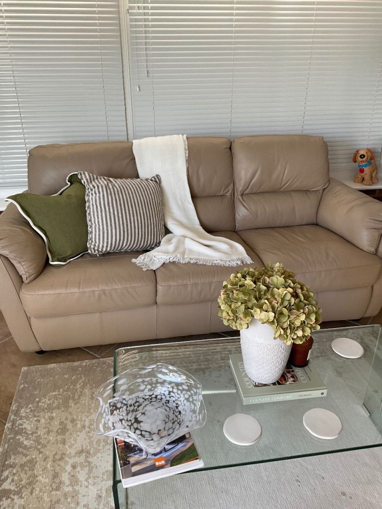 Comfortable Beige Leather 3-Seater Sofa – excellent condition