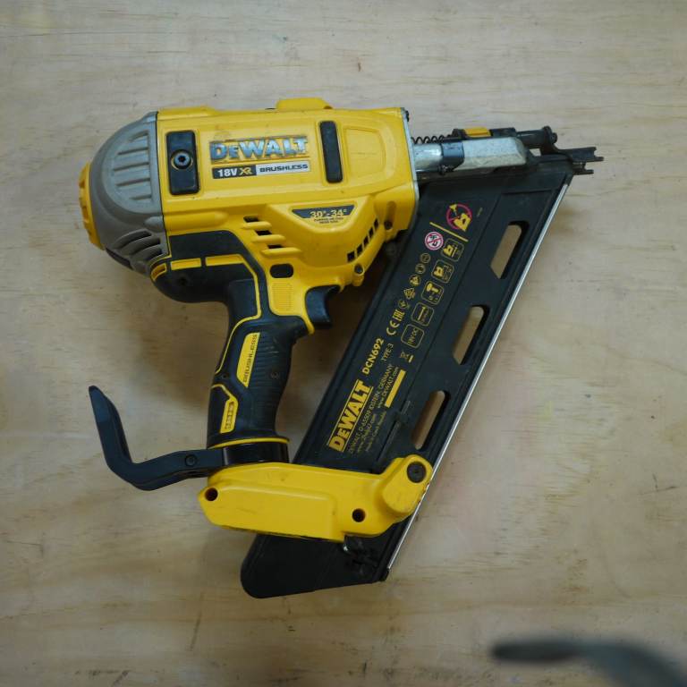 DerWalt DCN692 Nail Gun 1st Fix