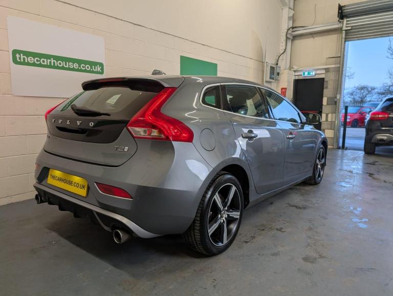 2019 Volvo V40 2.0 T2 GPF R-Design Nav Plus Euro 6 (s/s) 5dr HATCHBACK Petrol Manual