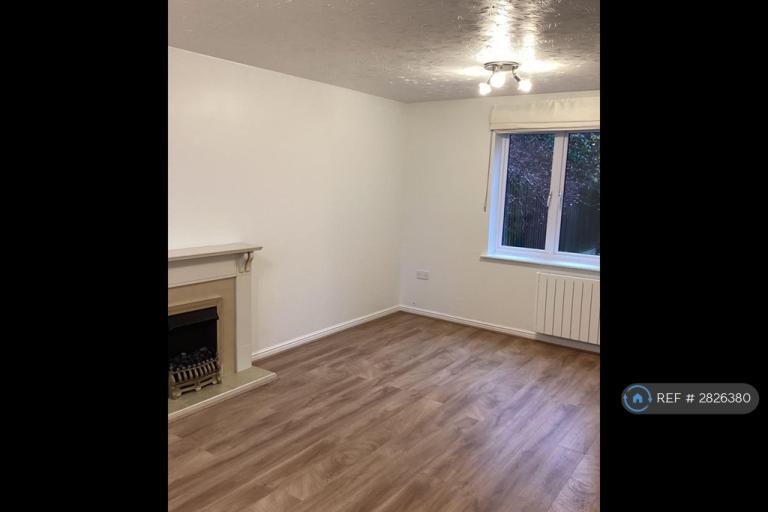 2 bedroom flat in Lords Way, Bridgwater, TA6 (2 bed) (#2826380)