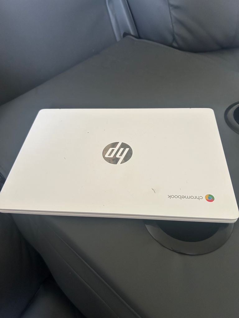 HP Chromebook – White, Good Condition