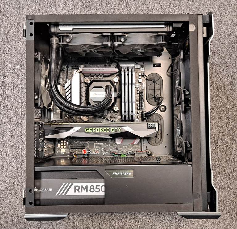 Desktop gaming PC Intel i7-6700k Nvidia GTX 1080 Corsair RGB 32GB (4x8GB)  Samsung 500gb SSD