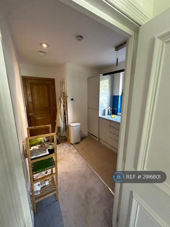 1 bedroom flat in Courtfield Road, London, SW7 (1 bed) (#2916801)