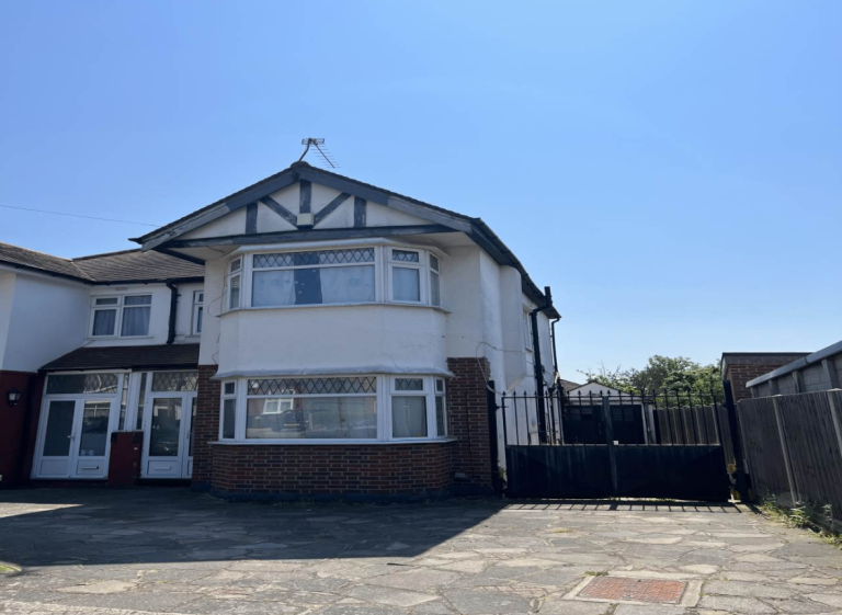 4 Bed, 2 Bath Newly Renovated Semi-detached house to rent in Stanmore - Ennerdale Ave.