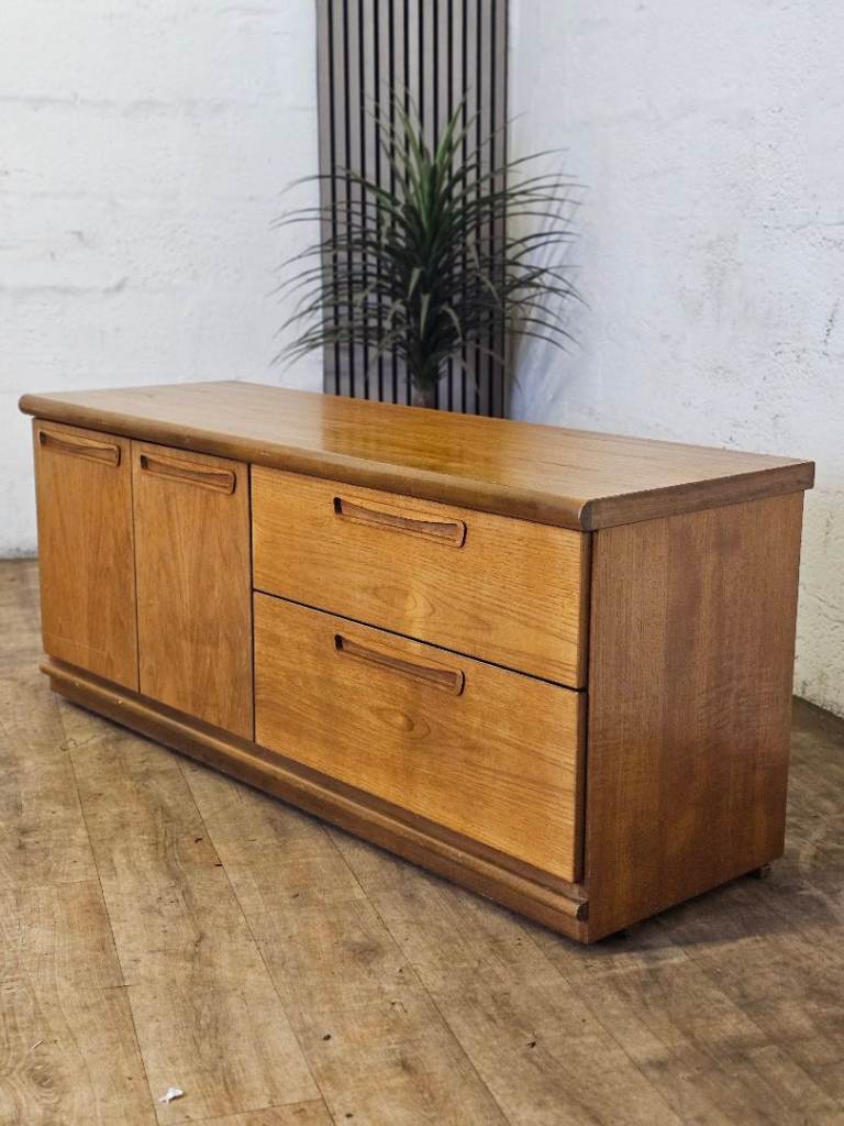 🚚 'PROGRAM' Mid Century Teak Low Sideboard / Media Unit 