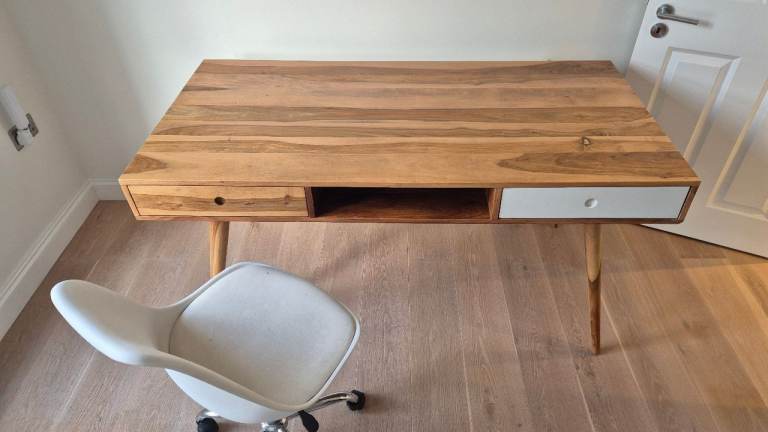 Mid-Century Retro Solid Wood Desk + White Tulip-Style Swivel Chair – Excellent Condition