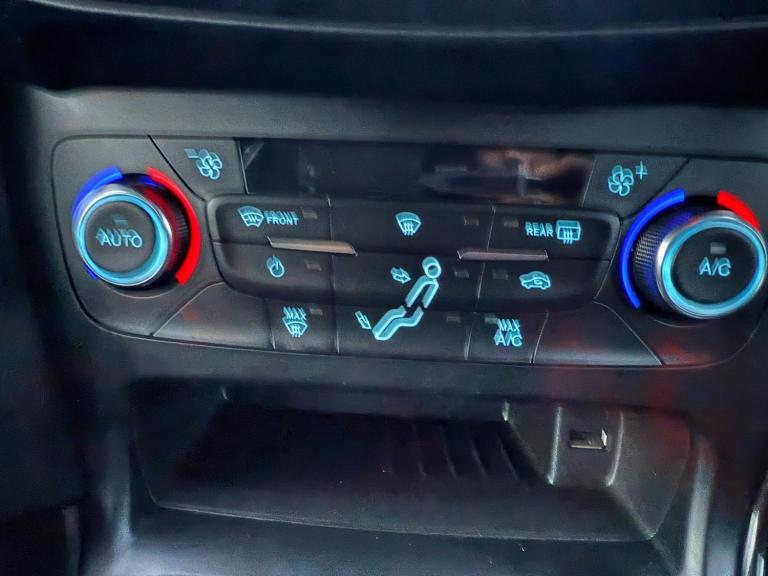 2015 Ford Focus 1.0T EcoBoost Titanium Euro 6 (s/s) 5dr HATCHBACK Petrol Manual