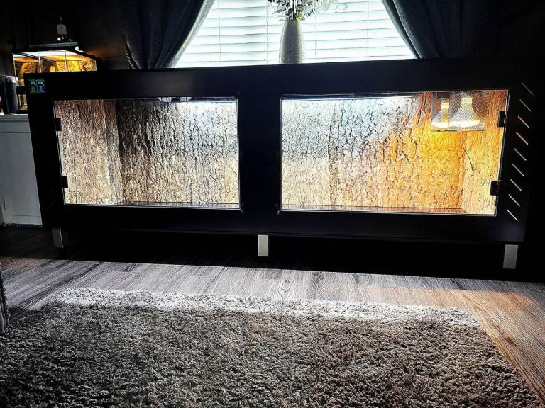 6x2x2 Viperia Premium Black PVC Viv with extras