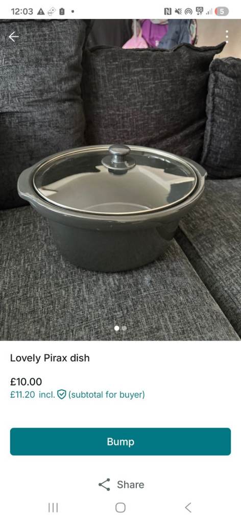 Lovely Pyrex Round Casserole Dish with Glass Lid