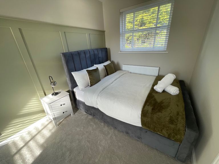 STUNNING FULLY FURNISHED 3 BED + FREE PARKING (Contractors & Professionals) - All Bills Included 