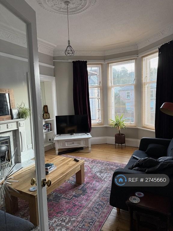 2 bedroom flat in Cardwell Road, Gourock, PA19 (2 bed) (#2745660)