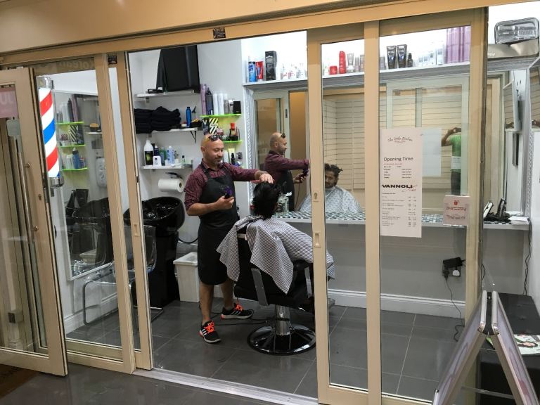Beauty shop- hairdresser- barber shop- therapy etc to let in Fulham SW6- All bills included 