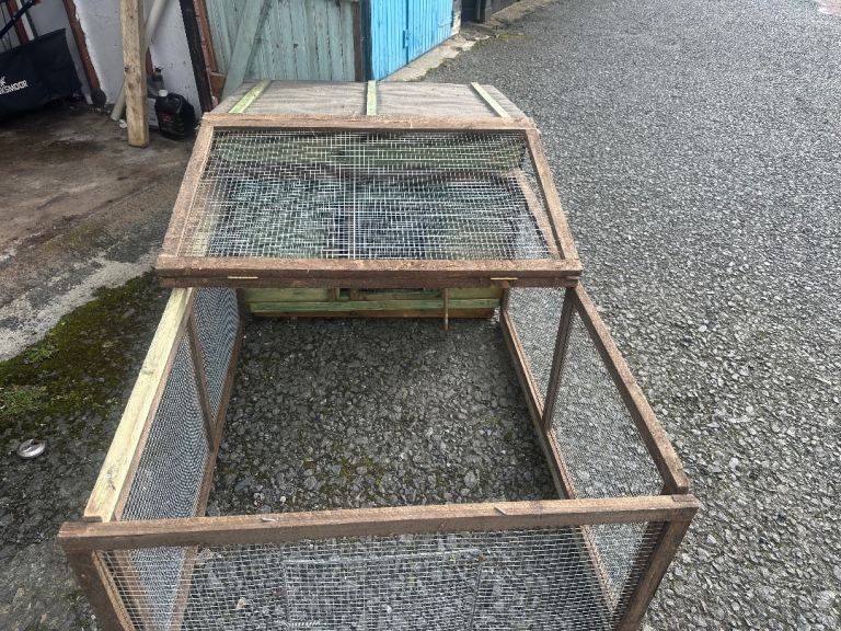 Henhouse/ rabbit hutch