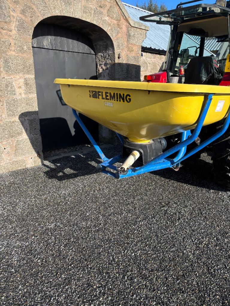 Fleming V800 wagtail fertiliser spreader