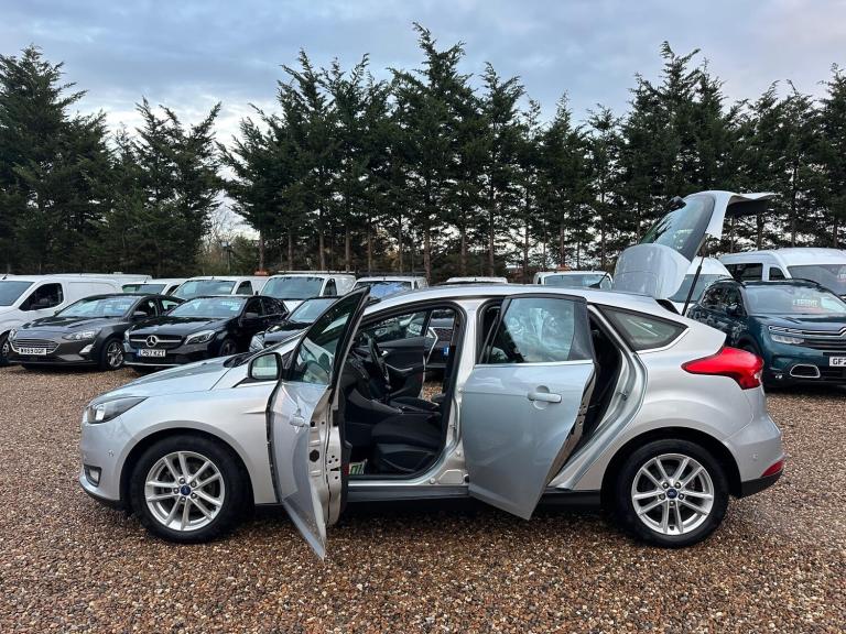 2015 Ford Focus 1.0T EcoBoost Zetec Euro 6 (s/s) 5dr HATCHBACK Petrol Manual