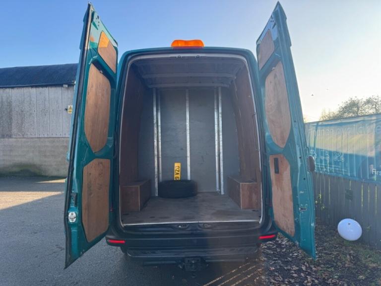  Mercedes-Benz Sprinter SPRINTER 2.1L 314CDI 3.5t H2 L2 RWD WINDOW COMBI CREW