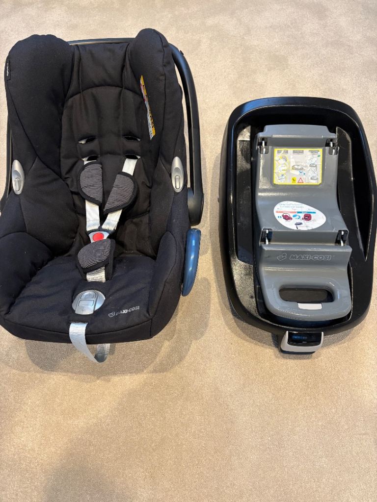 image for Maxi Cosy Cabrio Car Seat and IsoFix Base