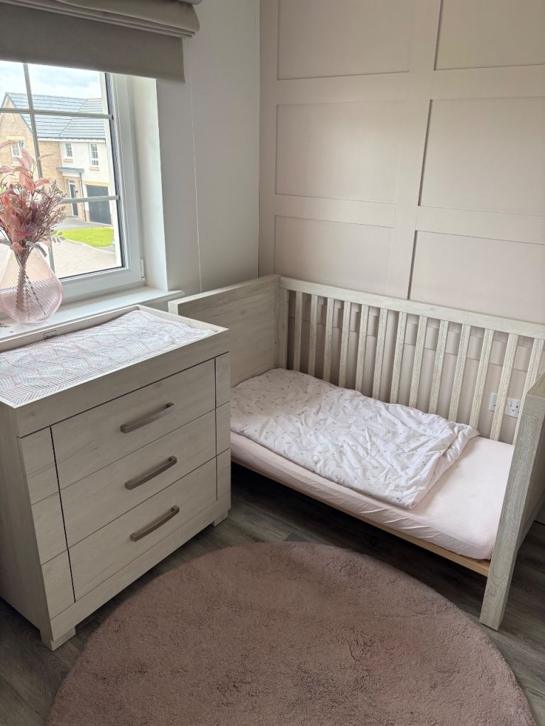 Silver Cross adjustable cot bed and chest of drawer 