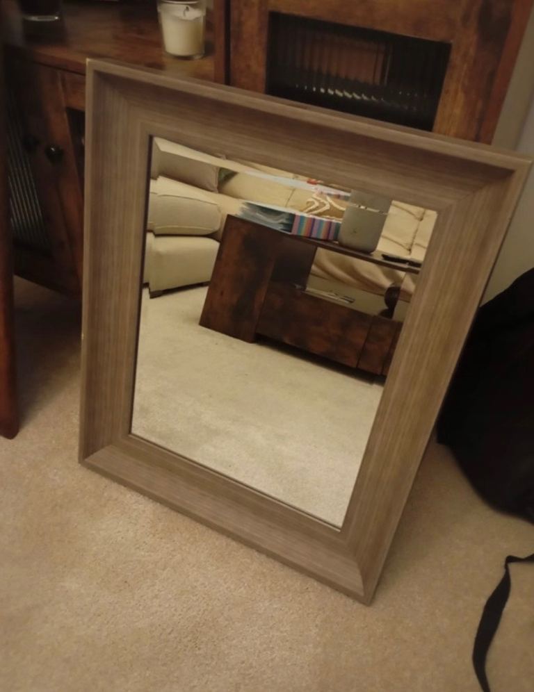 Bevelled mirror 