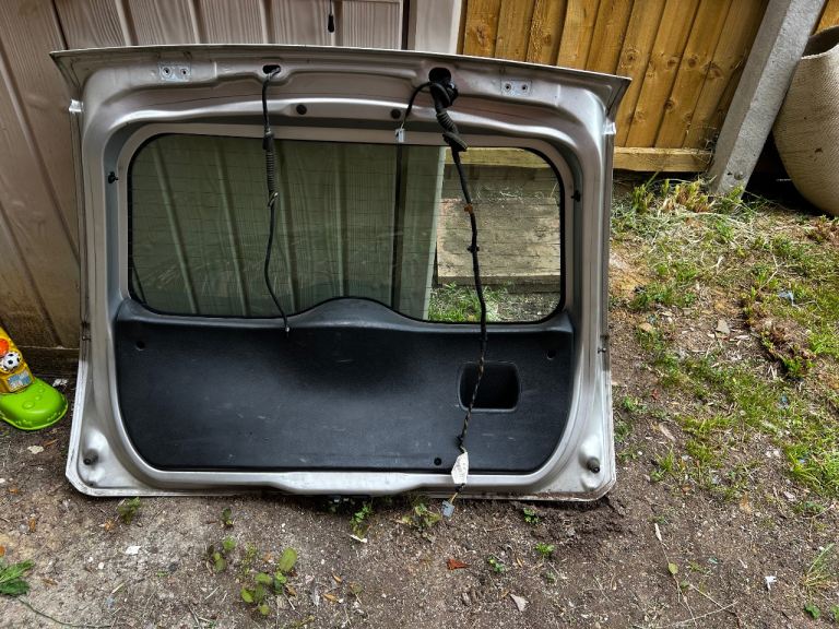 ford fiesta 06 boot