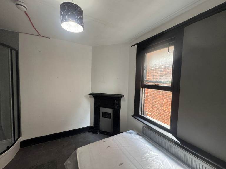 Furnished studio to rent in Willesden - ( NW10 )