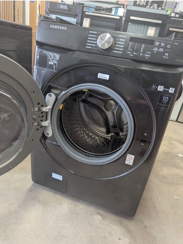 Samsung Washing Machine – Black, Good Condition