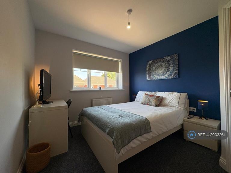 1 bedroom in The Drive, Reading, RG6 (#2903261)