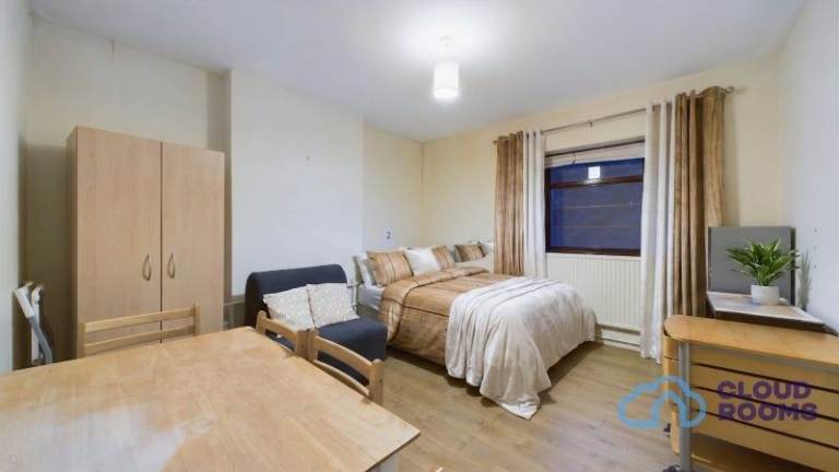 🍁Spacious Double Room Available in SW4 – Clapham ✨