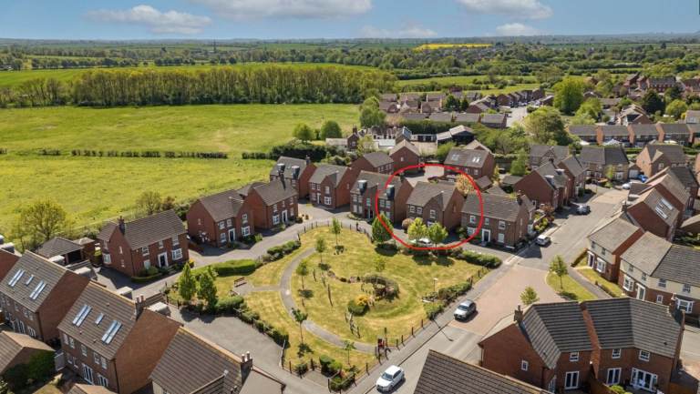REARSBY LE7, LEICESTERSHIRE - Stunning Four Bed Home on Village Green!